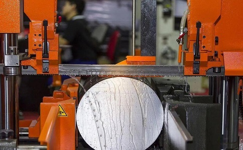 碧江立式金属带锯床切削出现跑带故障解决方法！